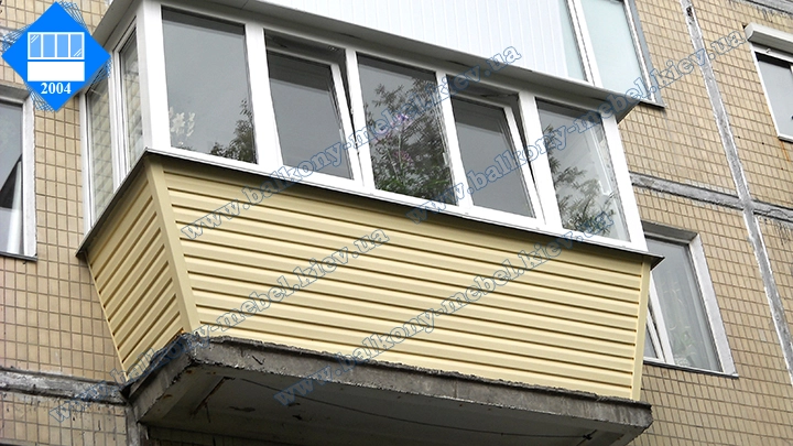 Скління балкона в хрущовці в Києві