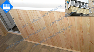 Обшивка П-подібного балкону вагонкою з дерева розміром 3200 x 800